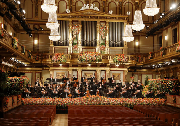     Vienna Philharmonic, New Years Concert 2021 with Riccardo Muti 